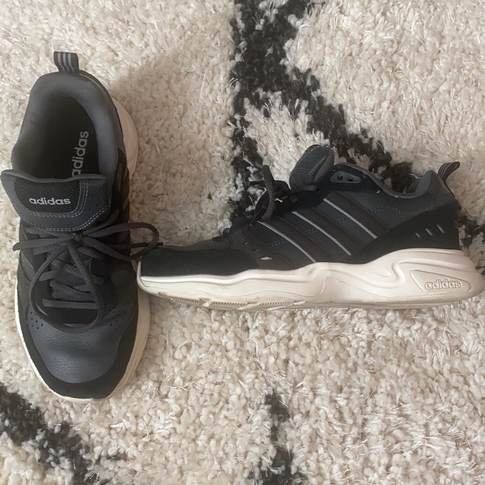 Big kids Adidas sneakers. I wear them as a women's 7.5 but they are big kids 6.5